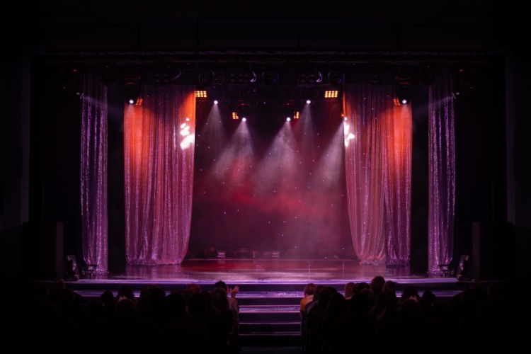 A Theater Play You Won’t Get Enough of Laughing At: Hırsızlar (The Shoplifters)