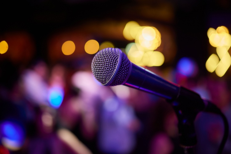 Karaoke ve mikrofon