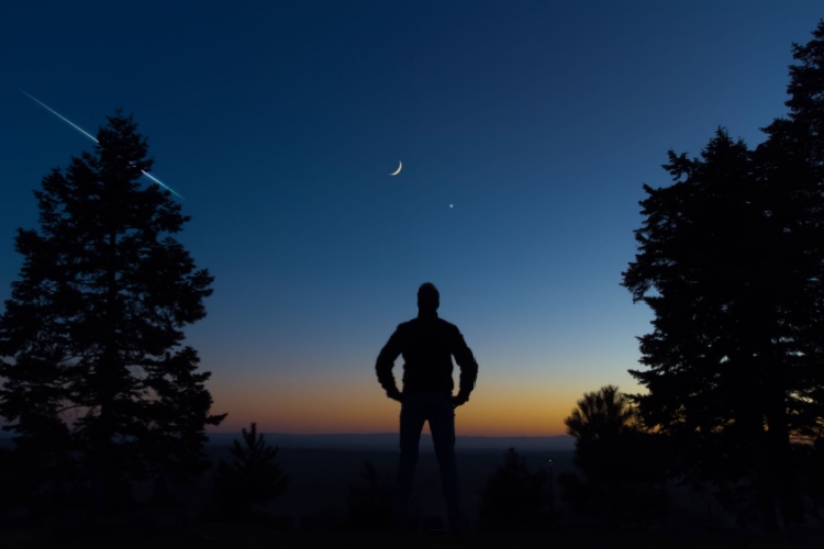 What Are the Most Suitable Locations and Conditions for Stargazing?