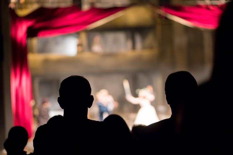 A Powerful Theater Experience with Şener Şen